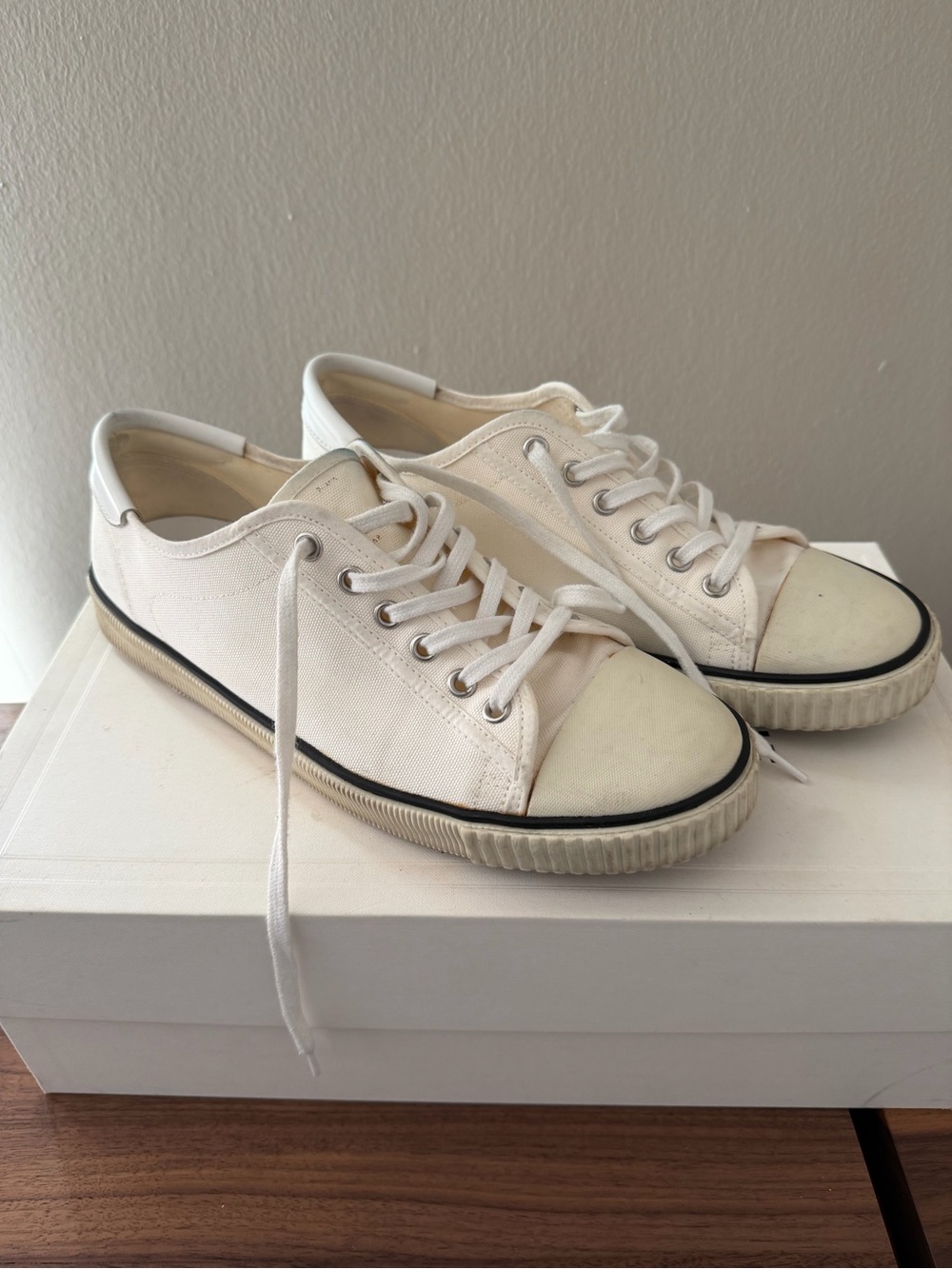Classic White Canvas Low-Top Sneakers - White